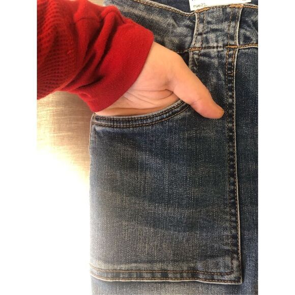 Rue 21 Women’s High Rise Flare Boot Cut Jeans Size 12 NWT - Picture 3 of 9